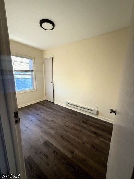 918 Grove St - Photo 4 of 7