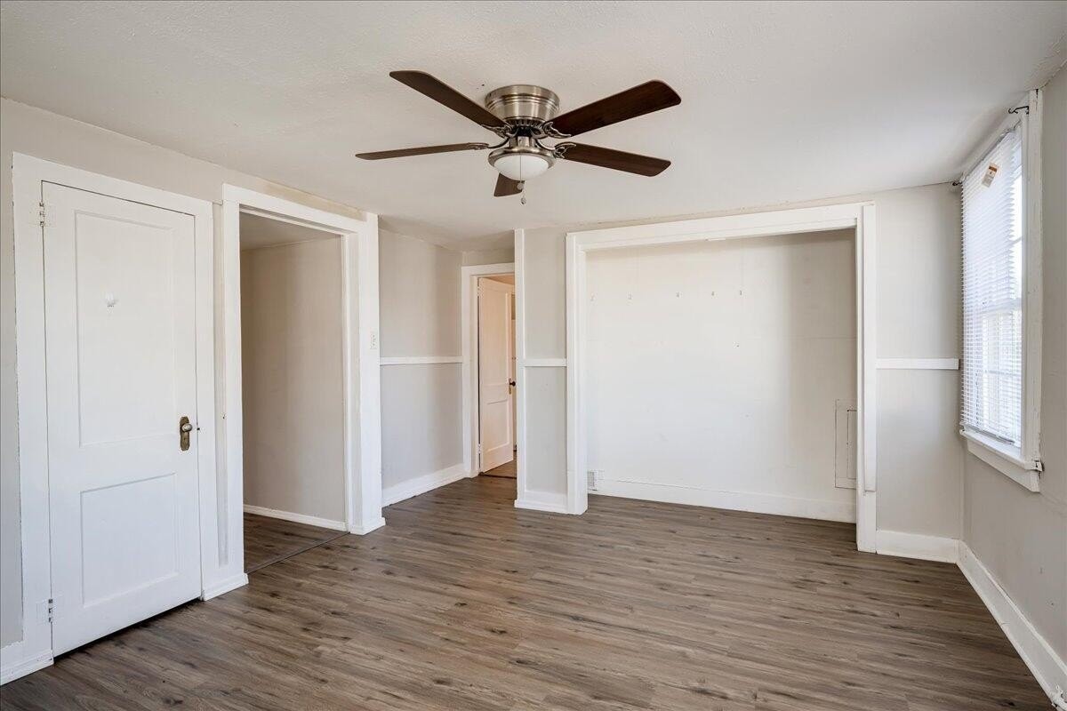 2245 Bayvale Rd - Photo 3 of 12