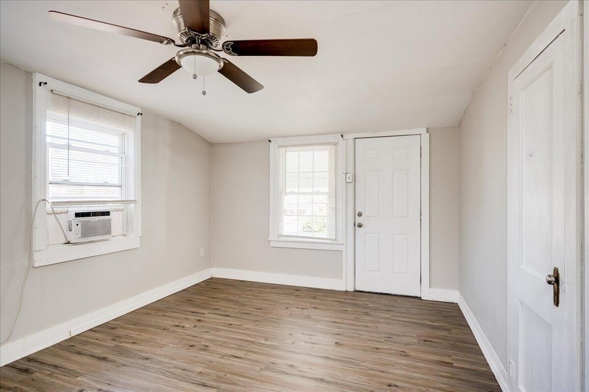 2245 Bayvale Rd - Photo 5 of 12