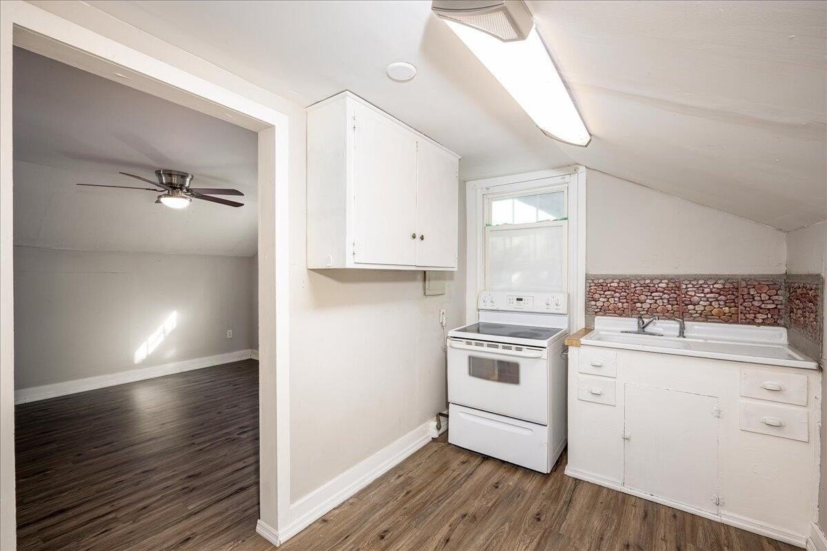 2245 Bayvale Rd - Photo 7 of 12