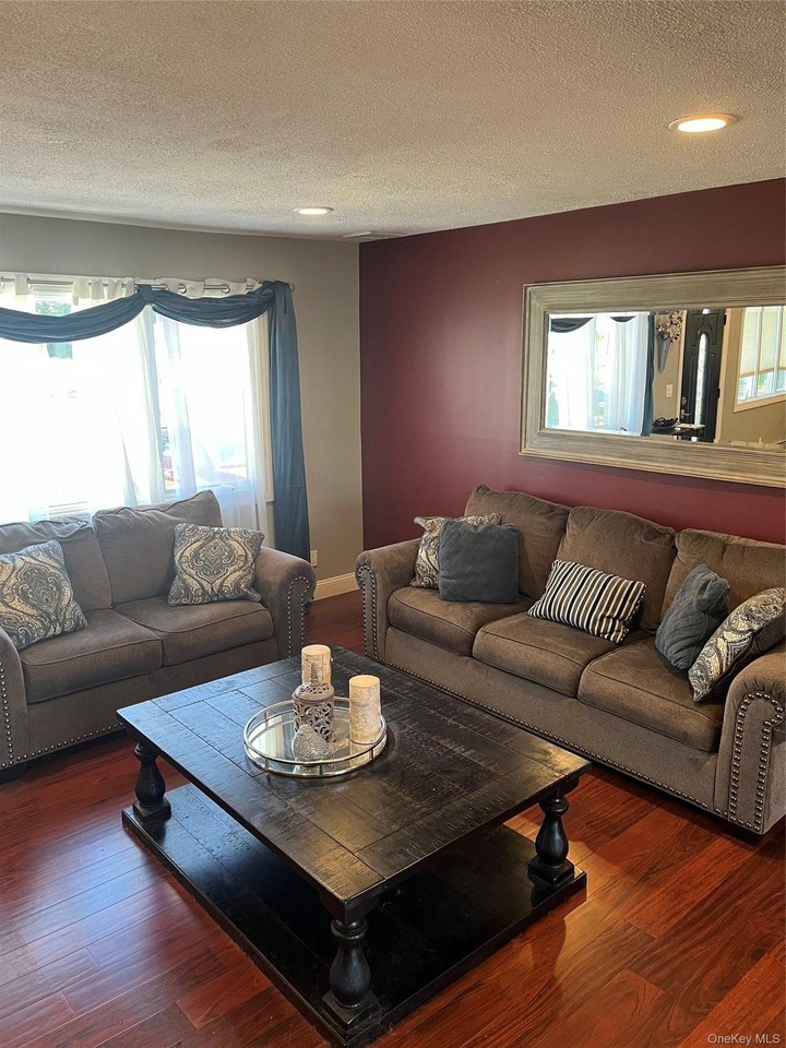 4 Wadsworth Pl - Photo 2 of 20