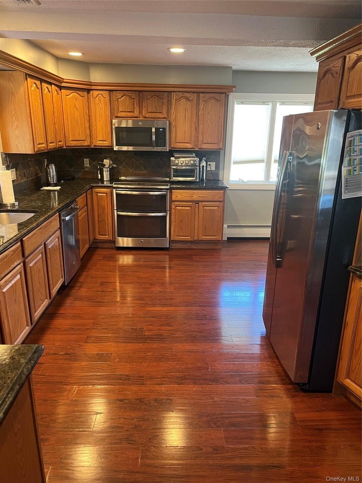 4 Wadsworth Pl - Photo 3 of 20