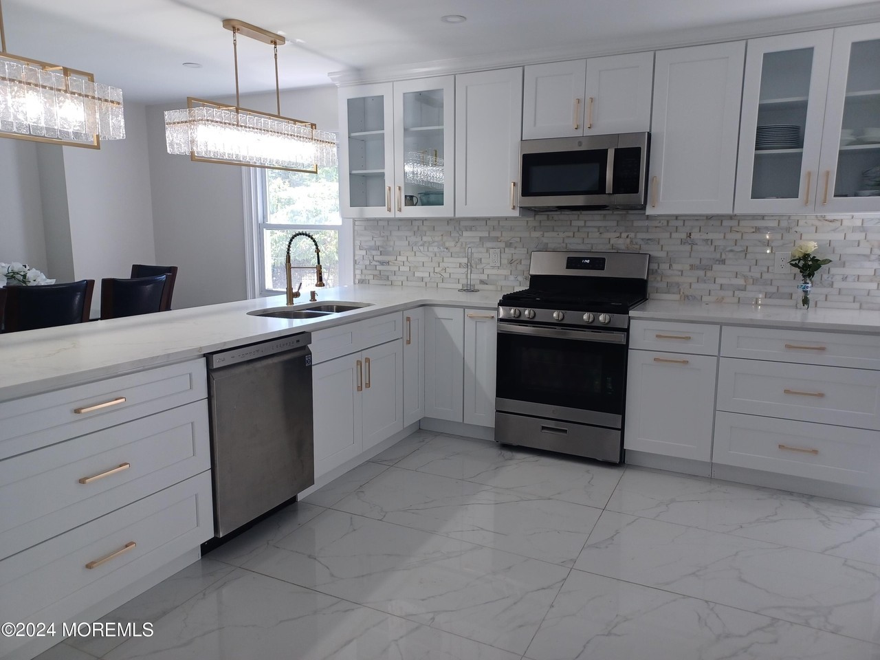 240 Woodcrest Rd - Photo 4 of 12