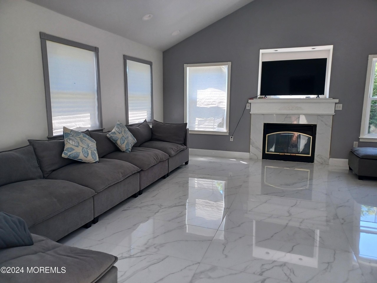 240 Woodcrest Rd - Photo 7 of 12