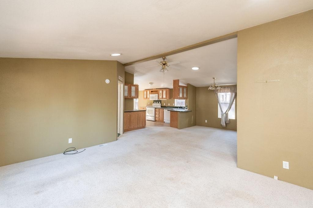 61066 Targee Dr - Photo 2 of 11