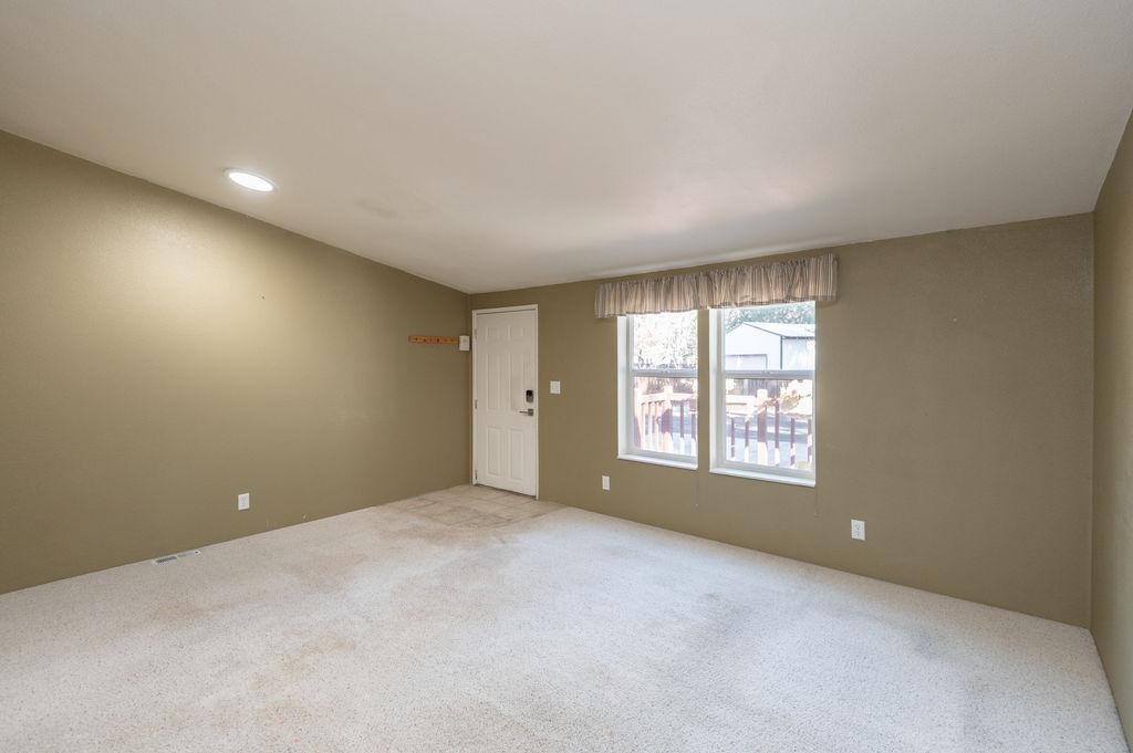61066 Targee Dr - Photo 4 of 11