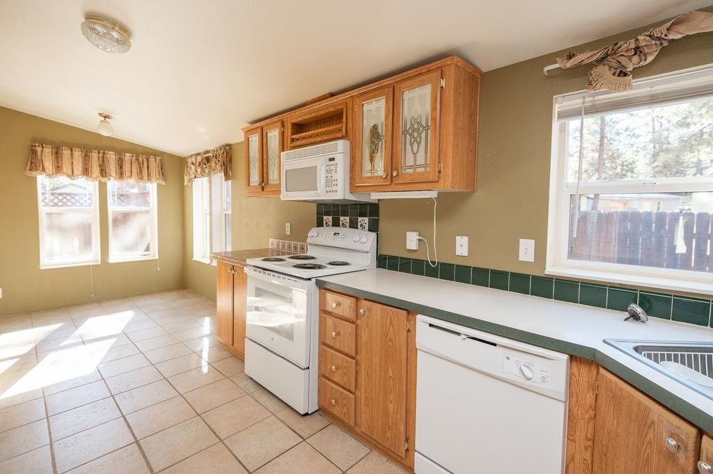 61066 Targee Dr - Photo 6 of 11