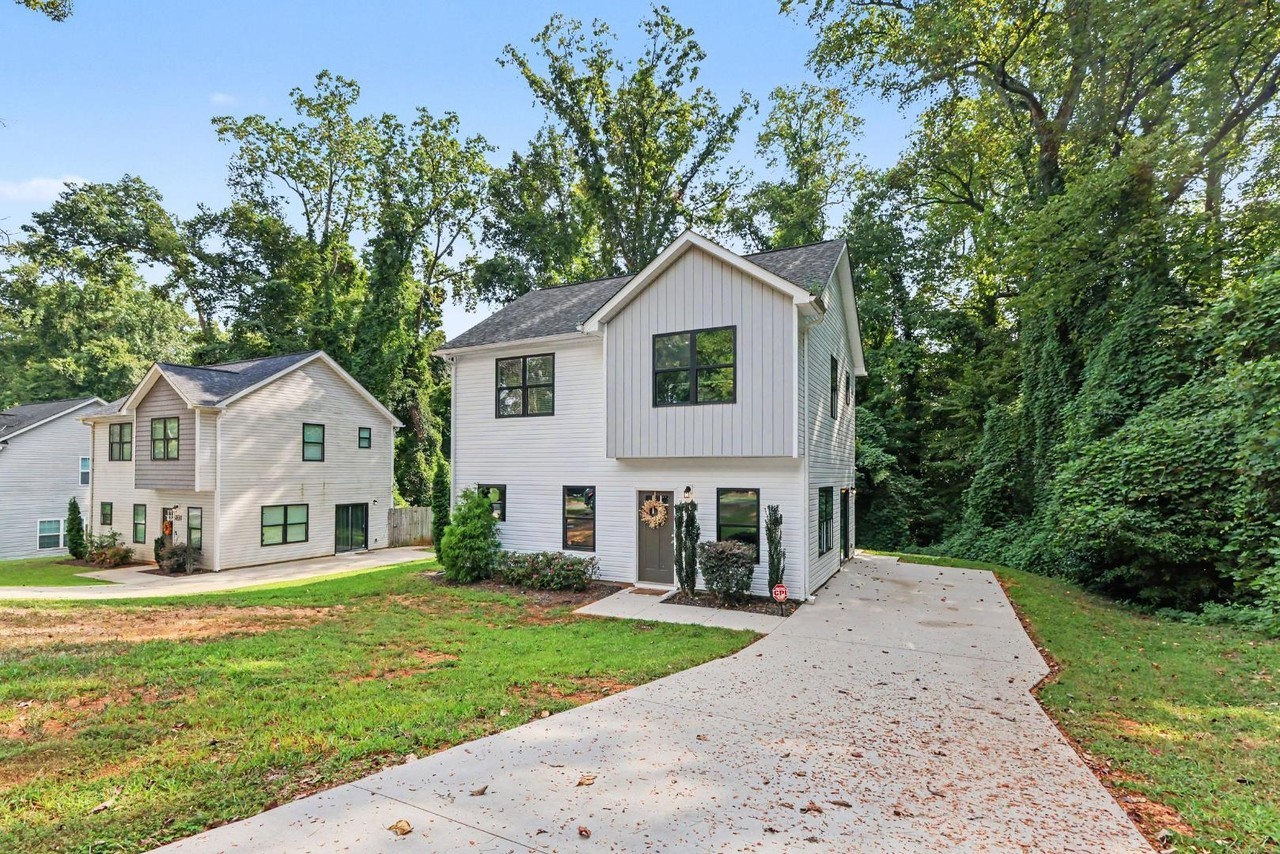 2908 Burgess Dr - Photo 2 of 16