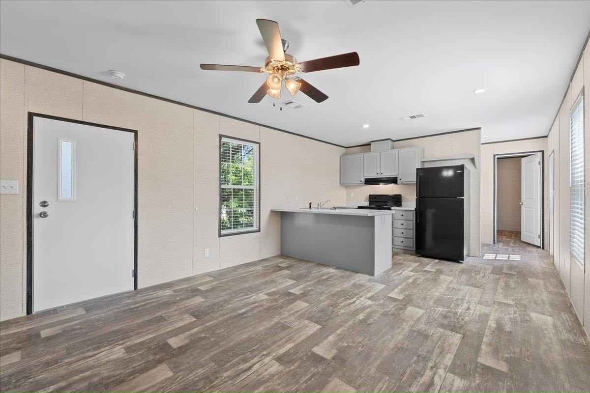 33 Tangerine Ave #33 - Photo 2 of 10