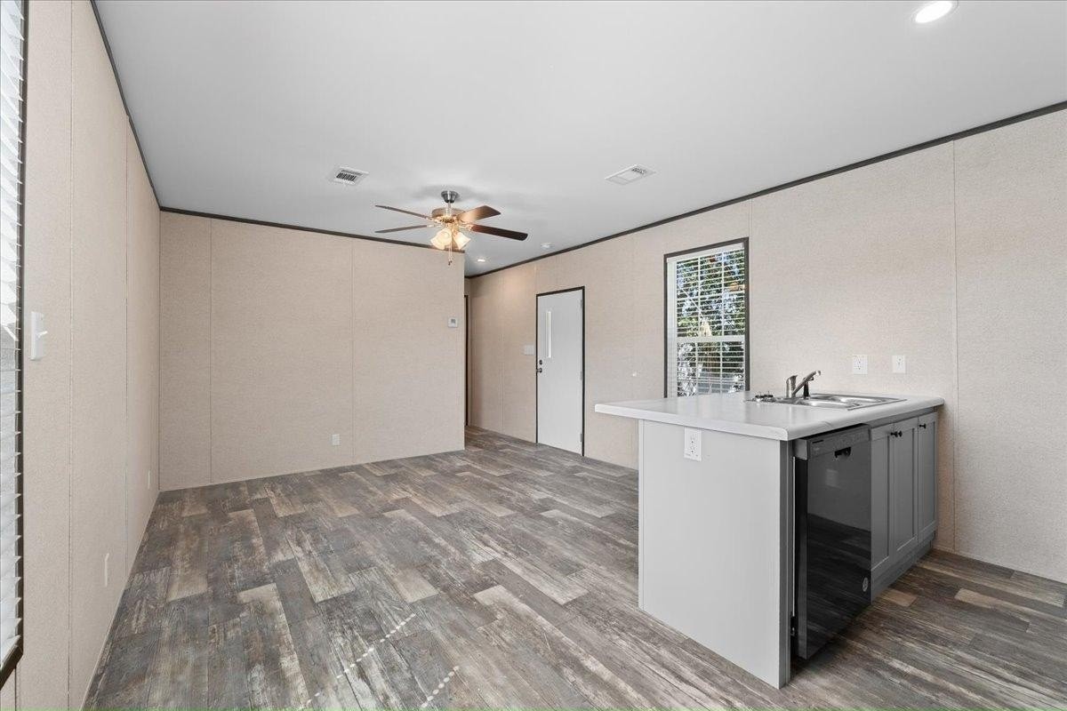 33 Tangerine Ave #33 - Photo 4 of 10