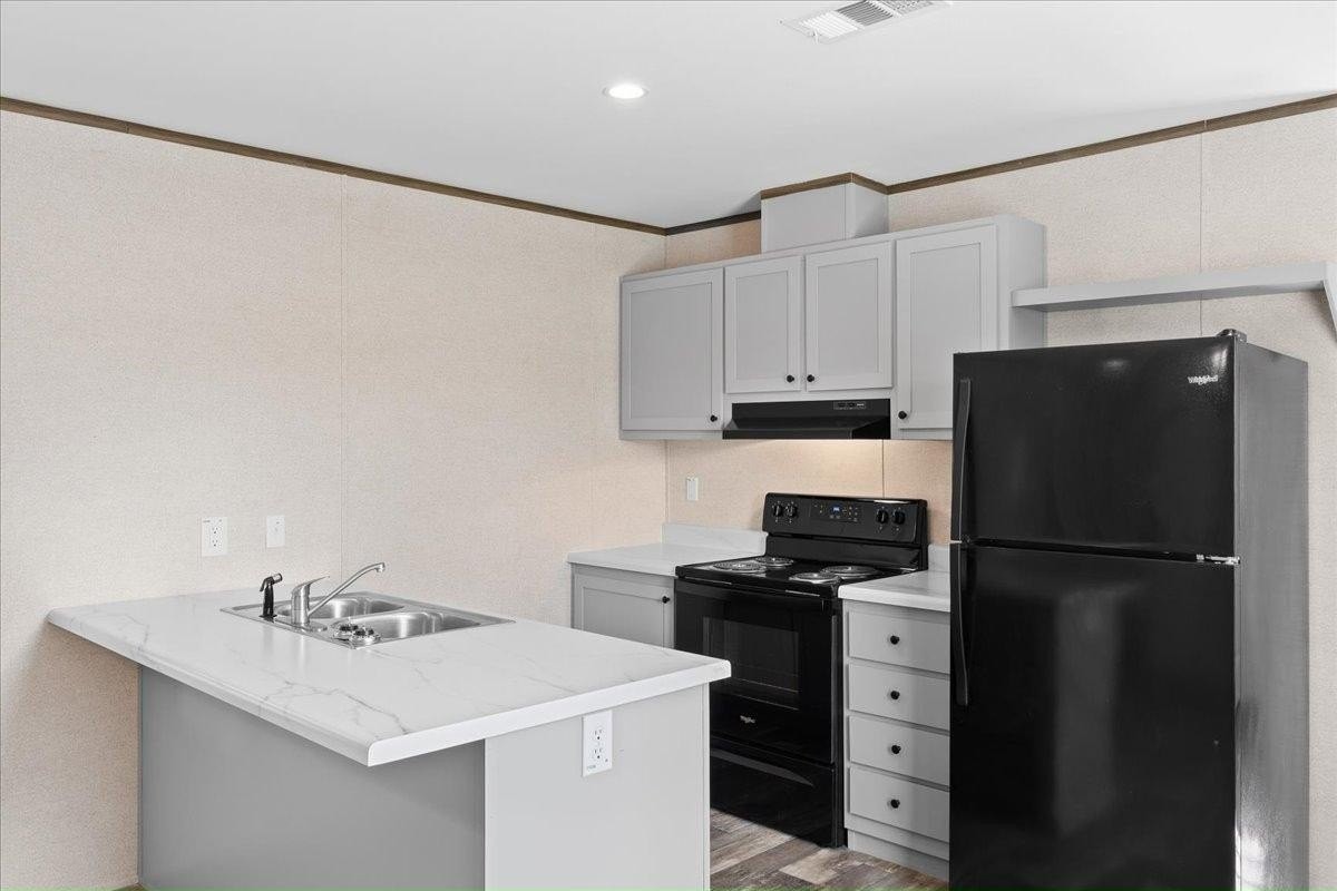 33 Tangerine Ave #33 - Photo 5 of 10