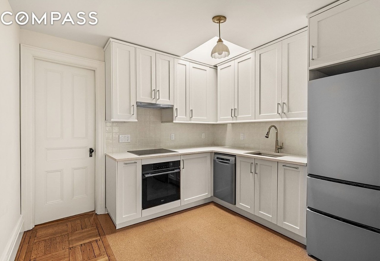 394 4th St #3 - Photo 4 of 9