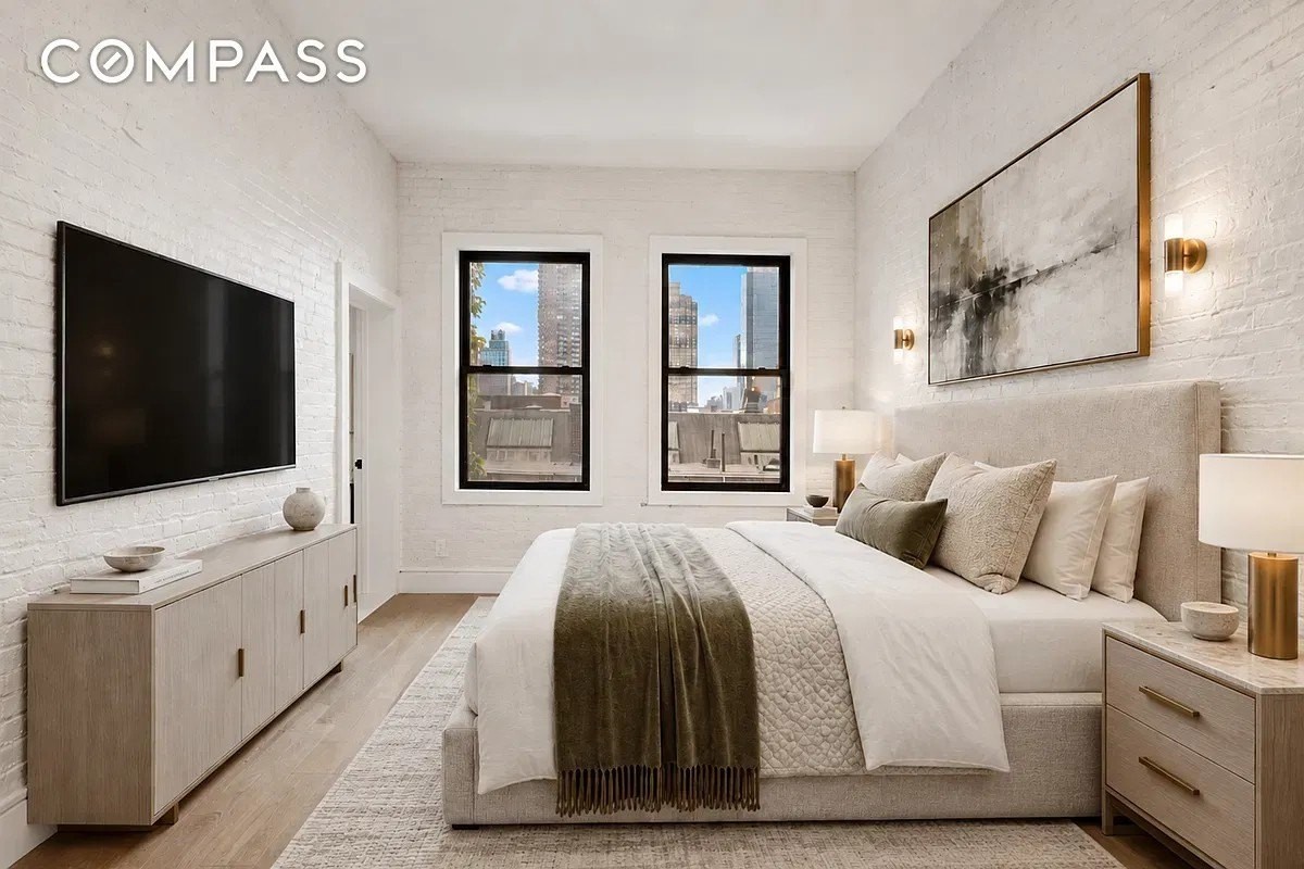 410 W 47th St #5A - Photo 2 of 15