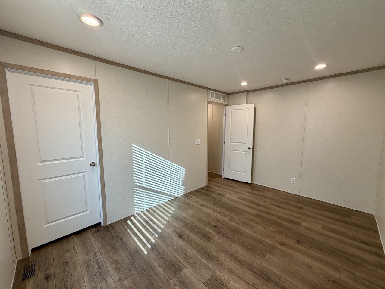 25196 Nuway Ave #124 - Photo 5 of 12