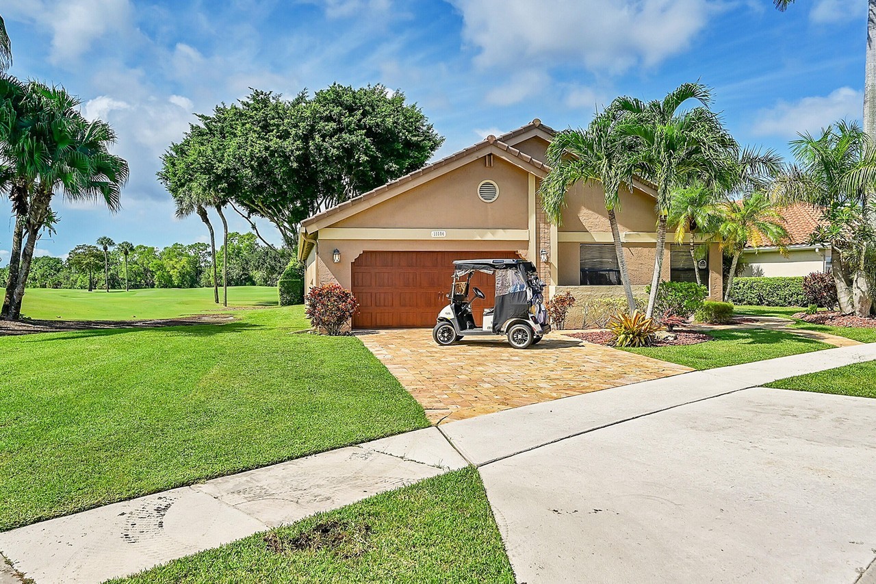 11084 Clover Leaf Cir - Photo 4 of 18