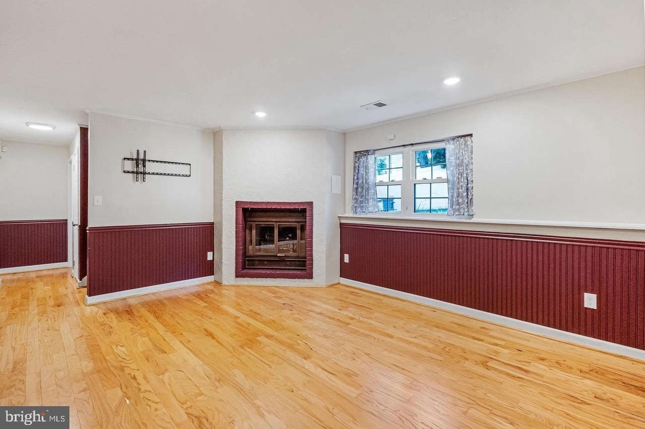 321 Maryland Ave - Photo 6 of 36