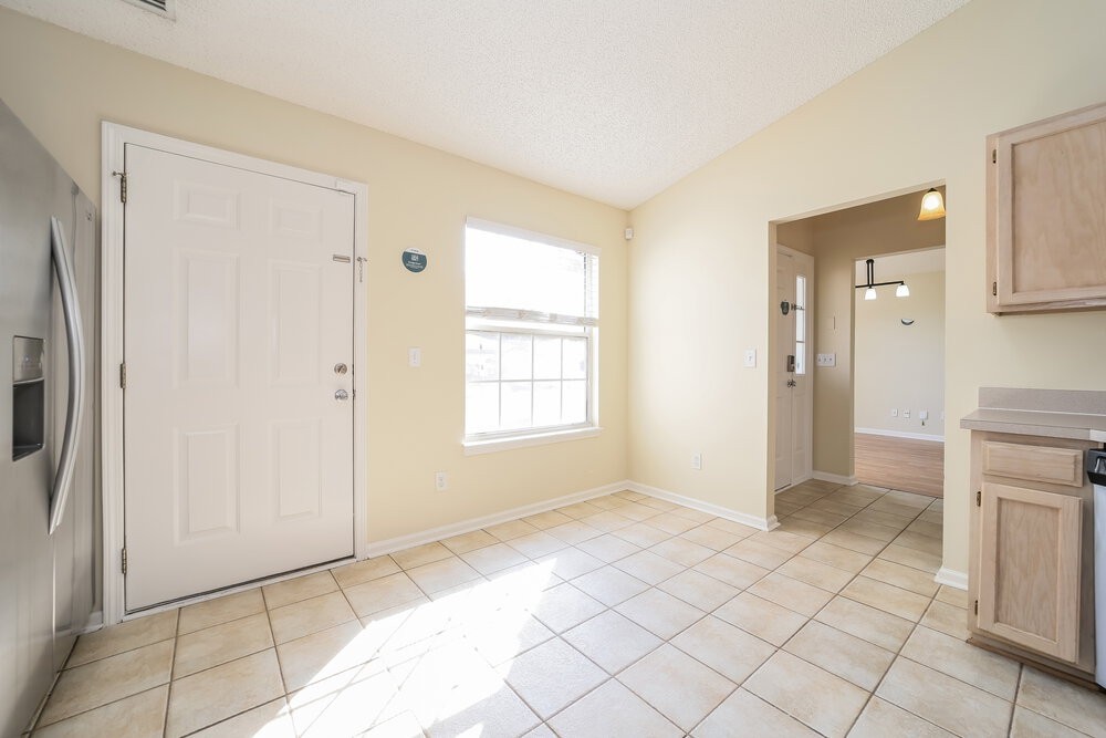 3327 Ayrshire St - Photo 6 of 16