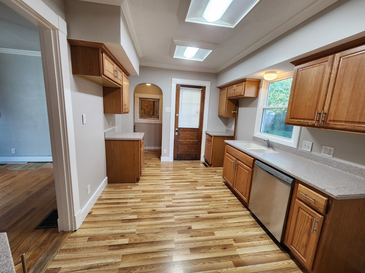 522 Bowen Street - Photo 5 of 11