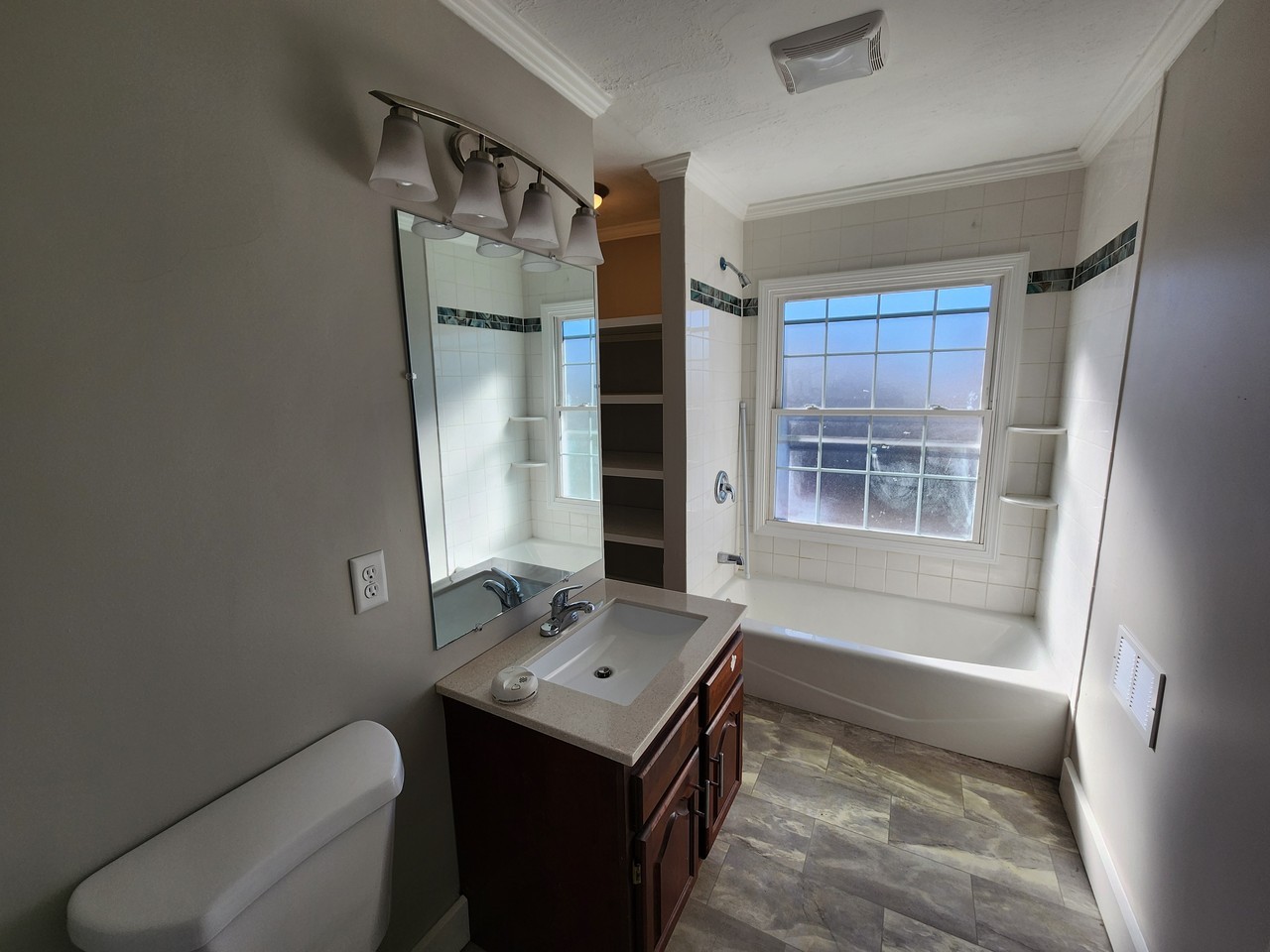 522 Bowen Street - Photo 7 of 11