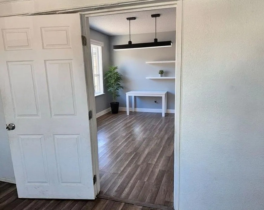 822 West 42nd Place #822 1/2 - Photo 3 of 14
