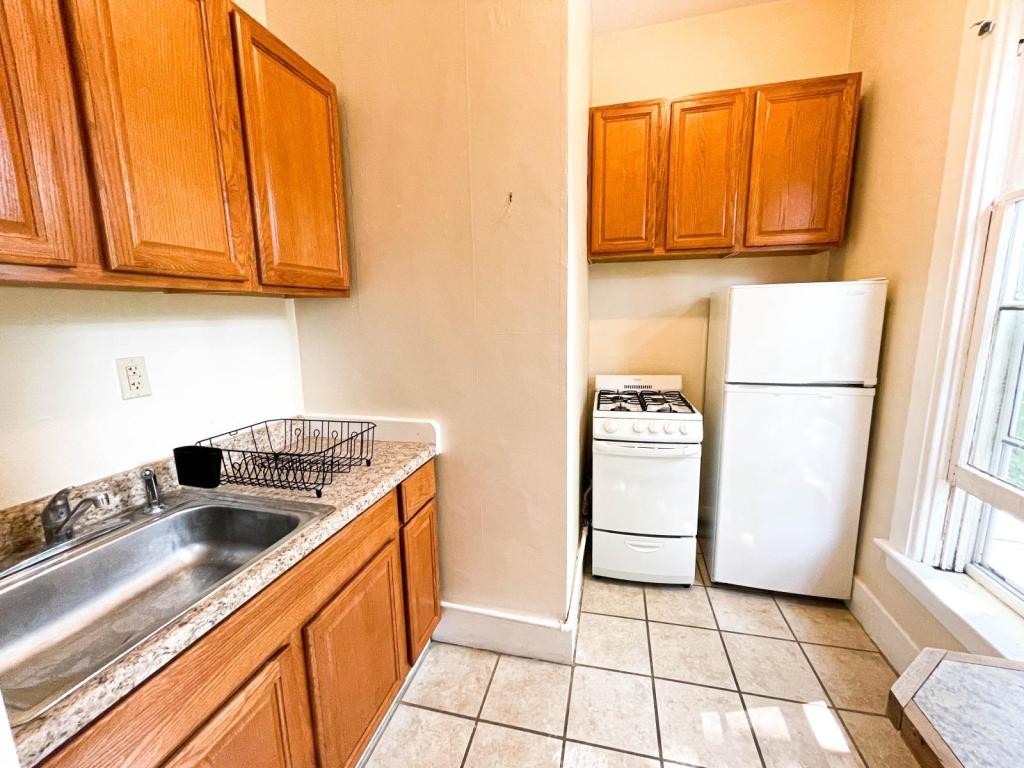 115 Stewart Ave - Photo 4 of 12