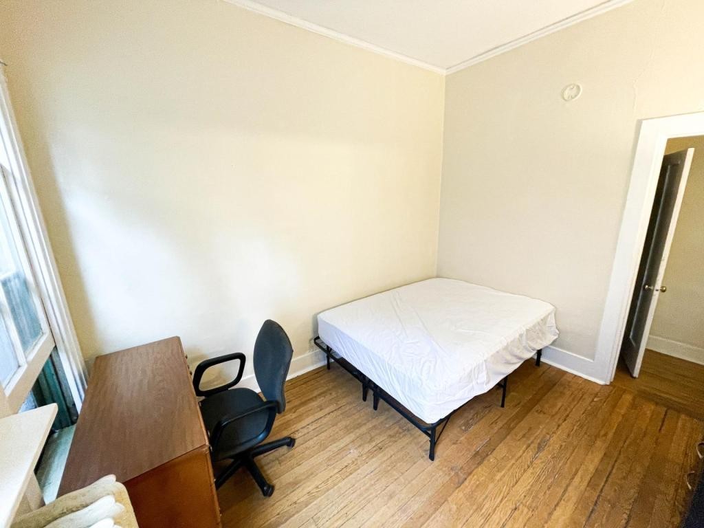 115 Stewart Ave - Photo 5 of 12