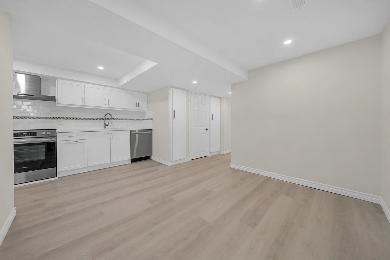 3517 Saint Clair Avenue East - Photo 5 of 20