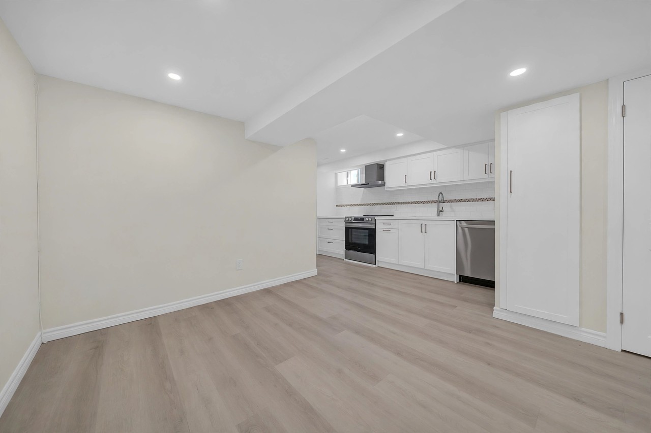 3517 Saint Clair Avenue East - Photo 6 of 20