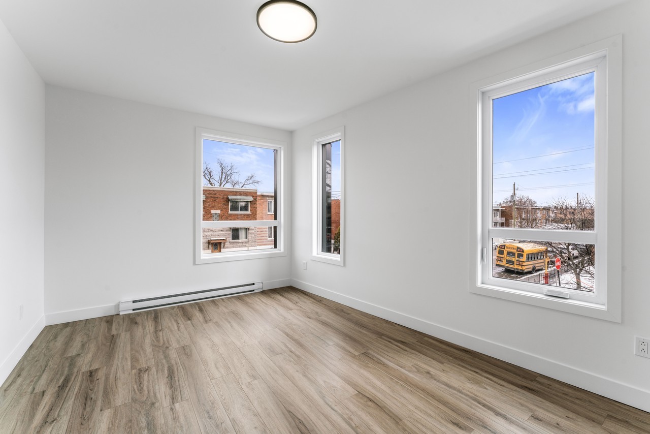 9411 Avenue Merritt #8 - Photo 4 of 11