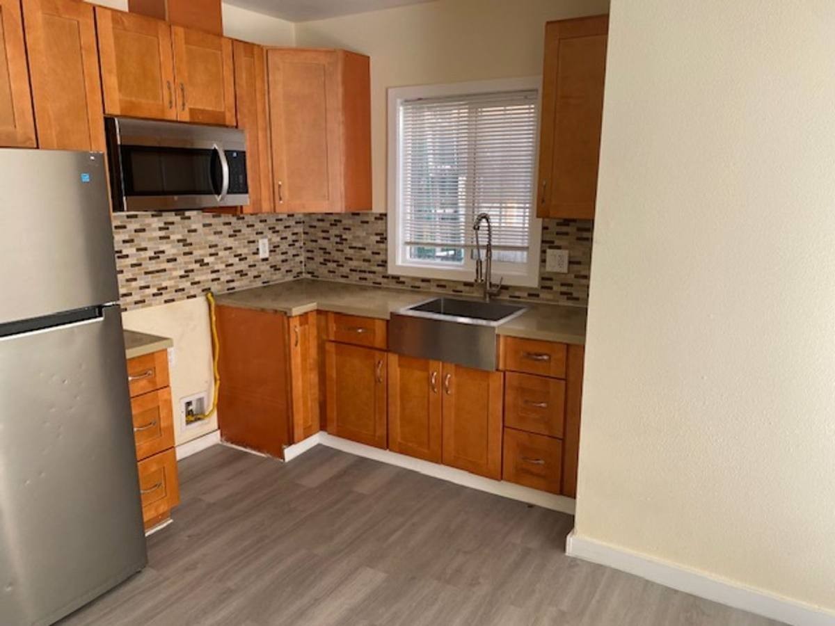 10910 S Figueroa St #A - Photo 2 of 6