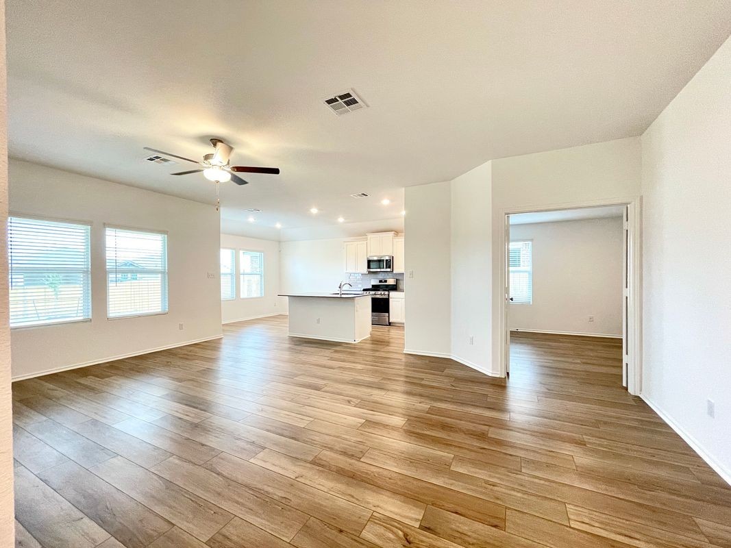 215 Magione St - Photo 3 of 8