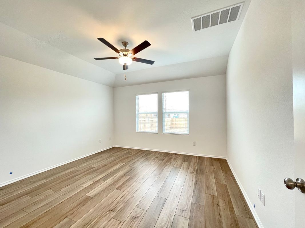 215 Magione St - Photo 5 of 8