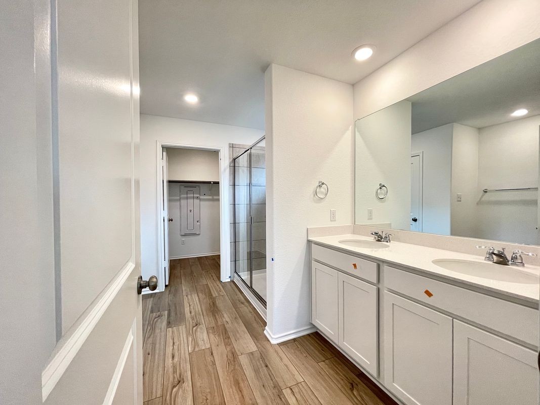 215 Magione St - Photo 6 of 8