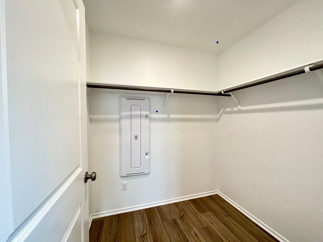 215 Magione St - Photo 7 of 8