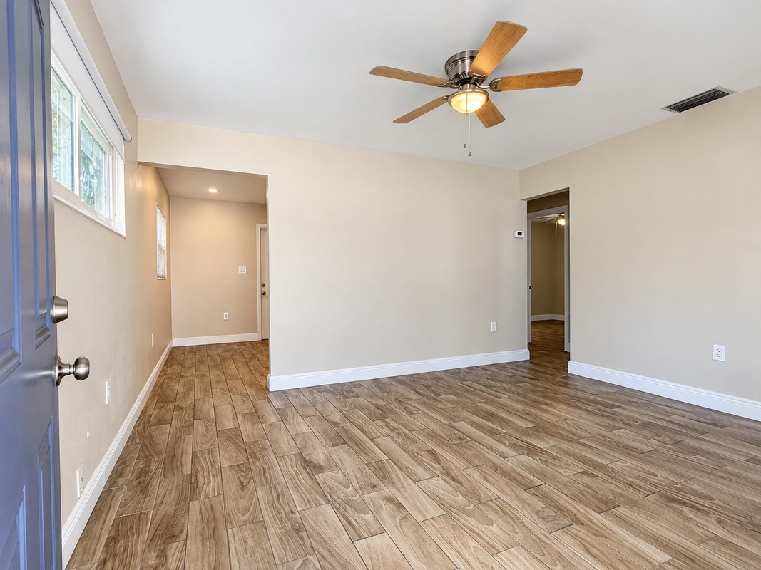 404 W Idlewild Ave - Photo 4 of 18