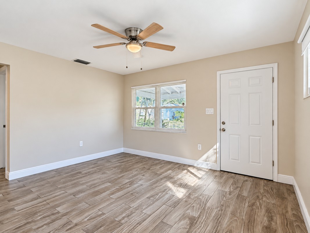 404 W Idlewild Ave - Photo 5 of 18
