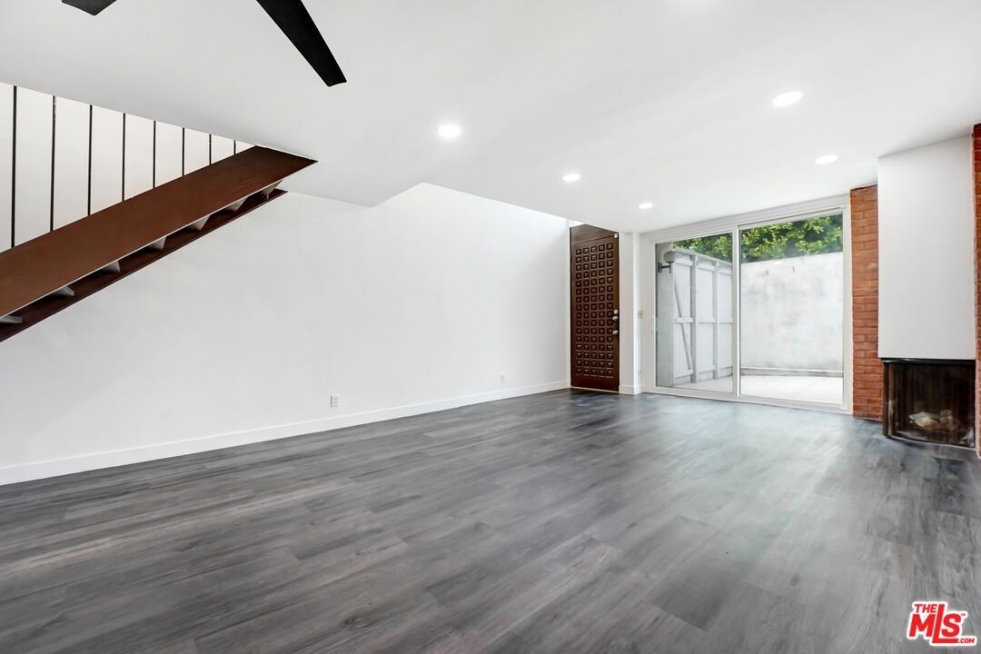 5951 Canterbury Dr ##14 - Photo 5 of 33
