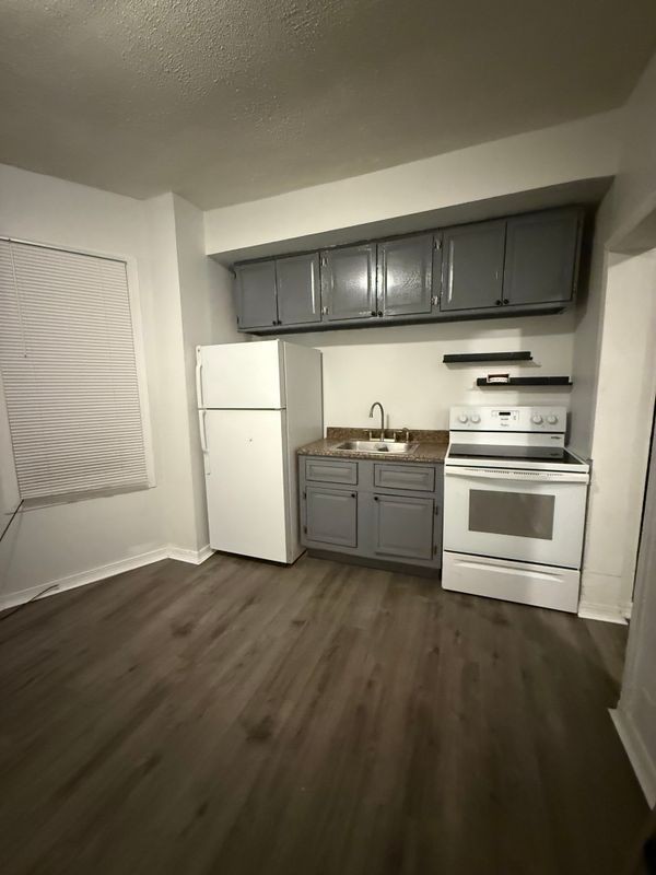 711 W Wingohocking St - Photo 2 of 7