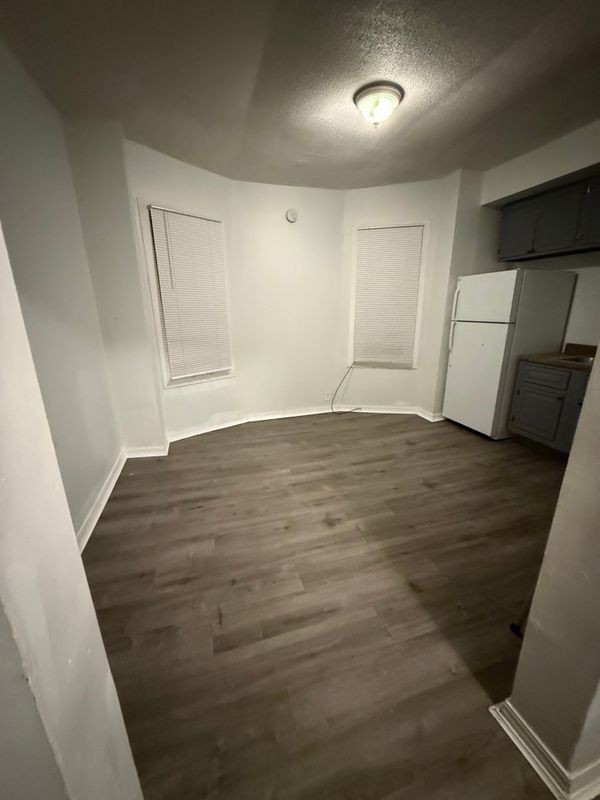 711 W Wingohocking St - Photo 3 of 7