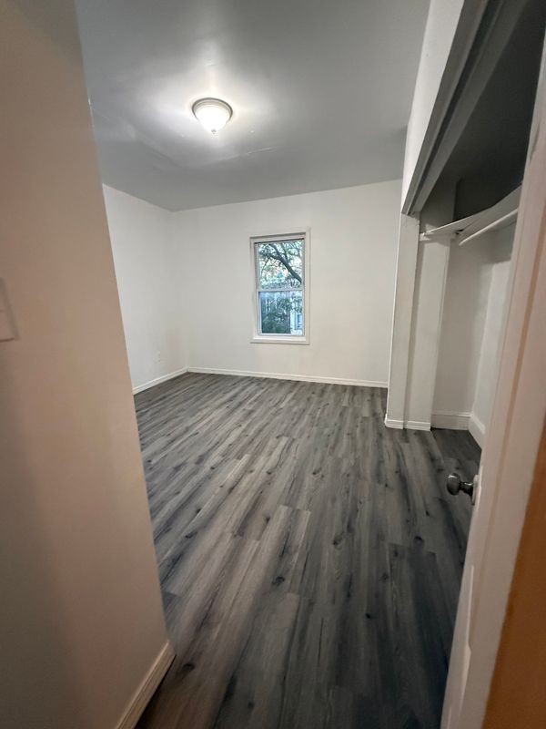 711 W Wingohocking St - Photo 6 of 7