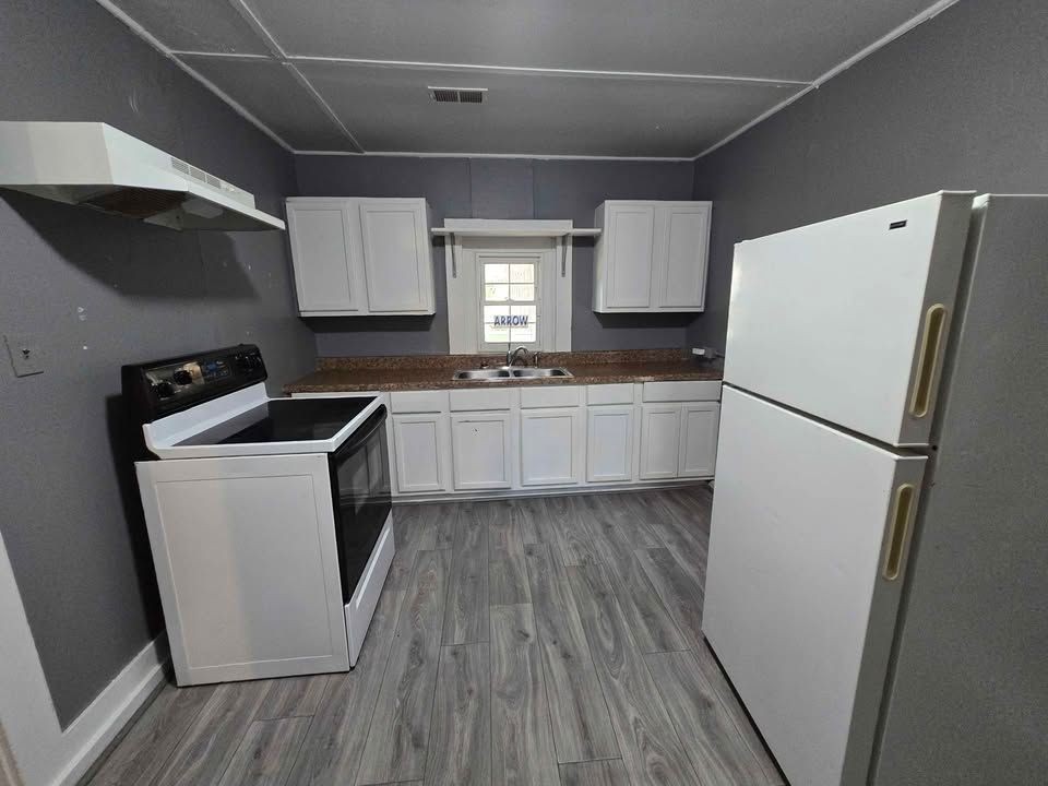 330 N Fisher St - Photo 3 of 9