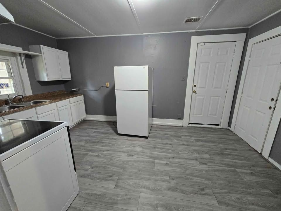 330 N Fisher St - Photo 4 of 9