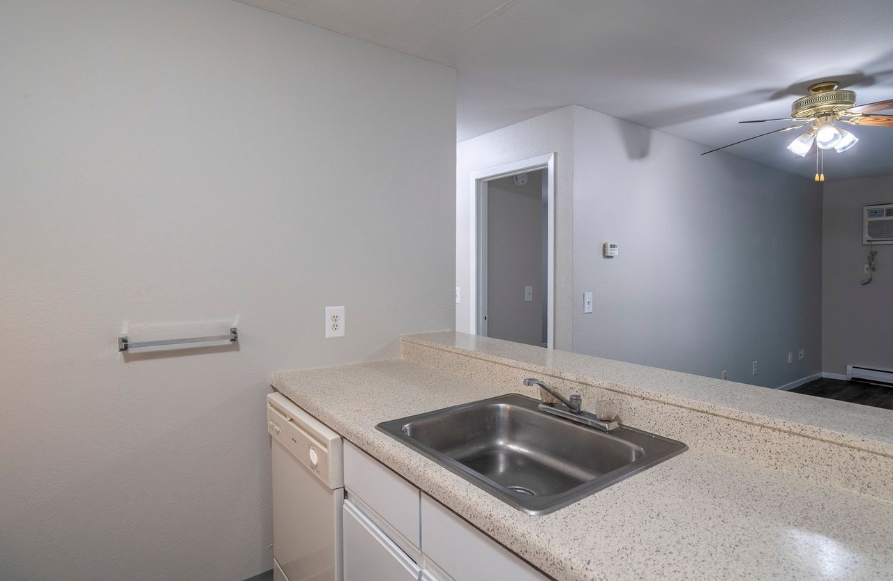 Pinery Woods Apartments - Photo 4 of 27