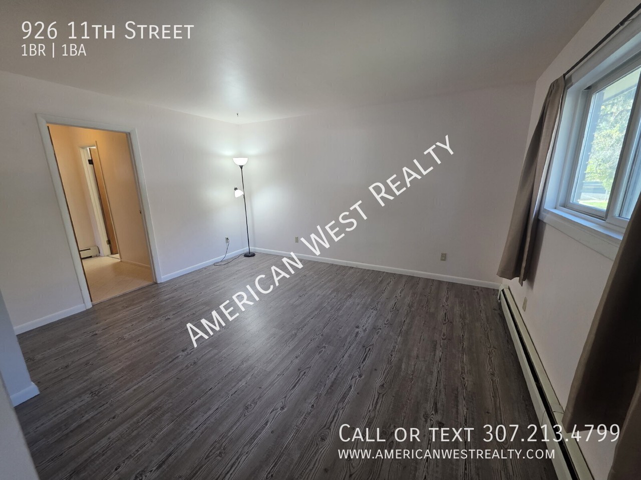 926 11th St - Photo 4 of 12