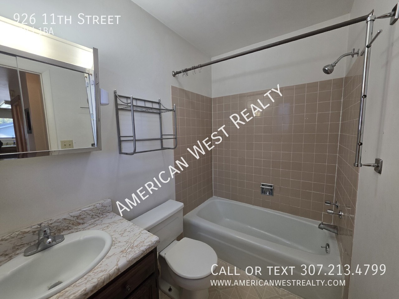 926 11th St - Photo 5 of 12