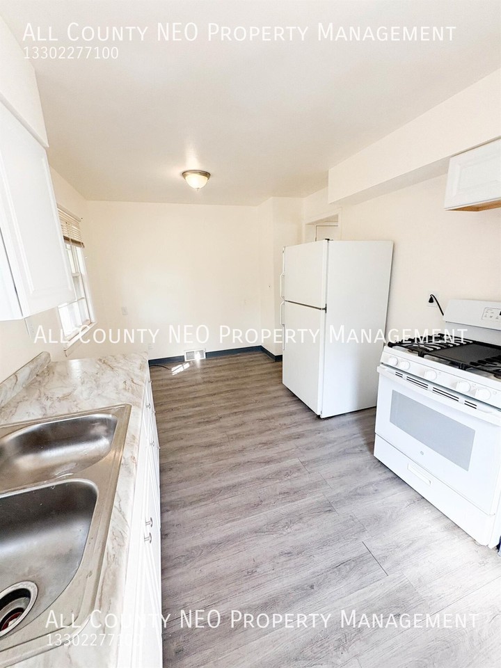 1468 Dille Rd - Photo 3 of 14