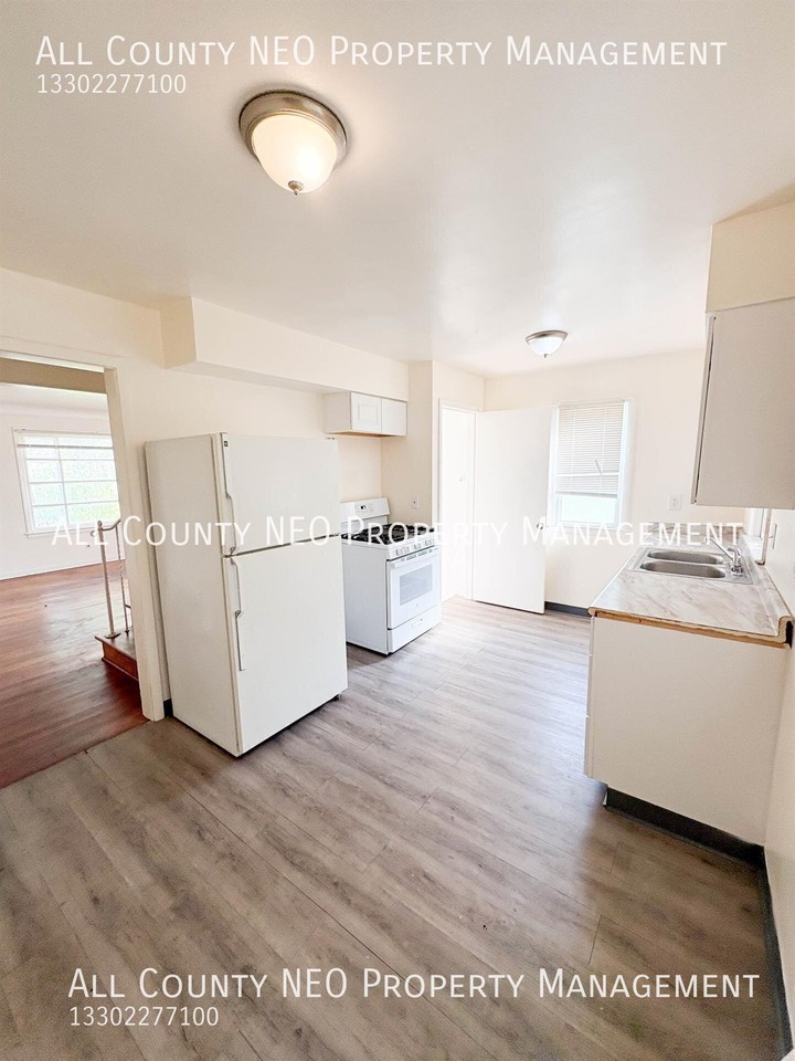 1468 Dille Rd - Photo 4 of 14