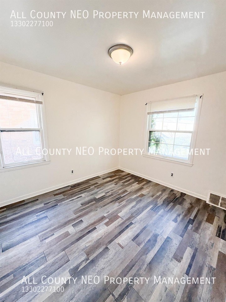 1468 Dille Rd - Photo 5 of 14