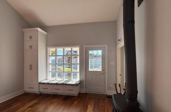 448 Grandview Dr - Photo 3 of 8