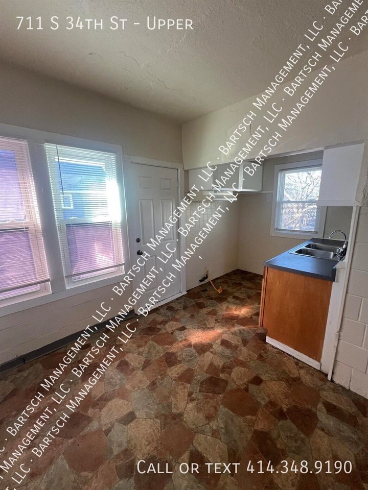 711 S 34th St Uppr - Photo 2 of 9